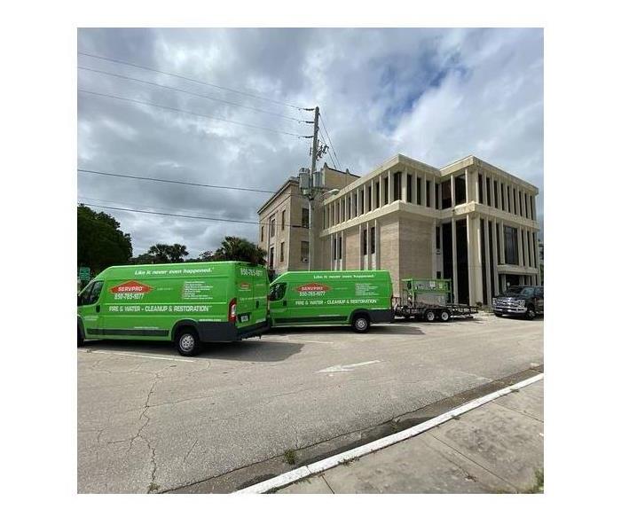 SERVPRO vehicles parked in front of a large commercial building in Florida